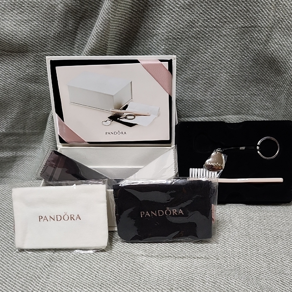 Pandora Silver and Black Gift Set